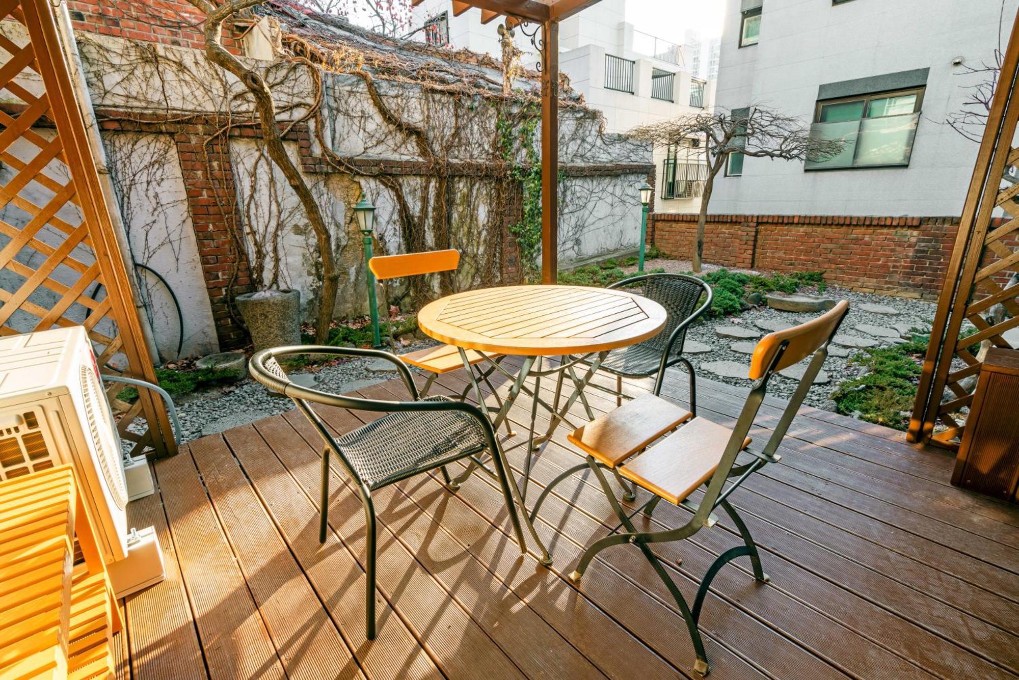 House Ari Apartment